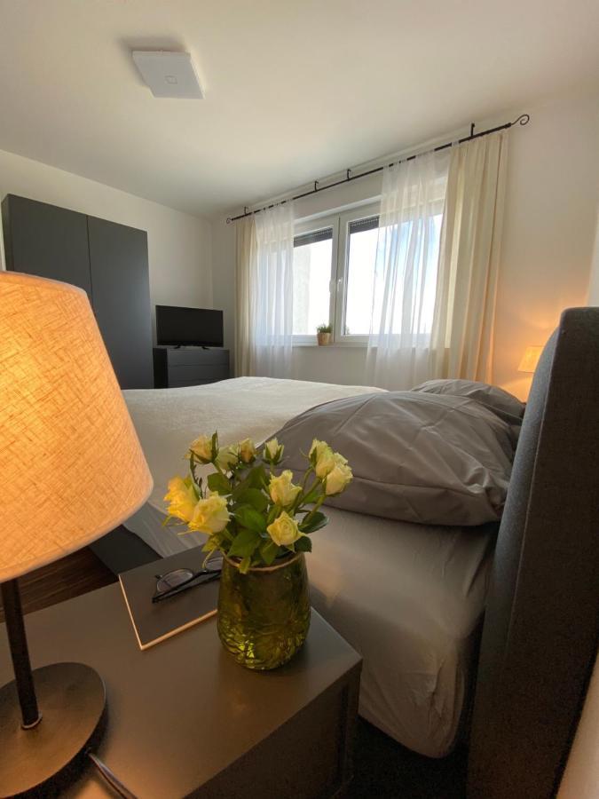 Modernes Apartment Am Hafen Mit Seeblick 그로스래셴 외부 사진